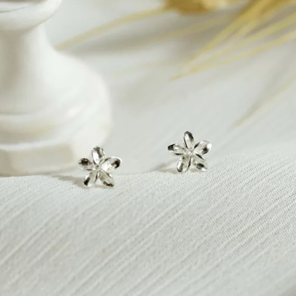 A pair Blossom Flower Stud Earrings -4.5mm-SS015